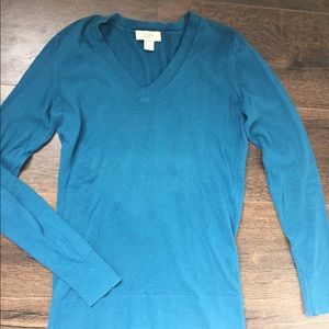 V-Neck cotton sweater.